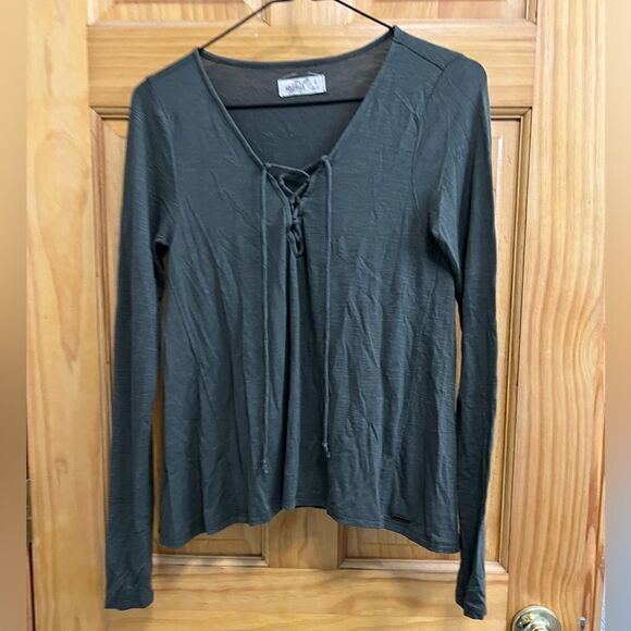 Hollister army green lace up front long sleeve shirt size small - Picture 1 of 4